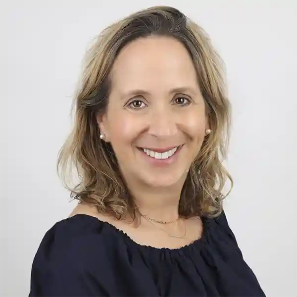 דינה קשרי חוץ חול
